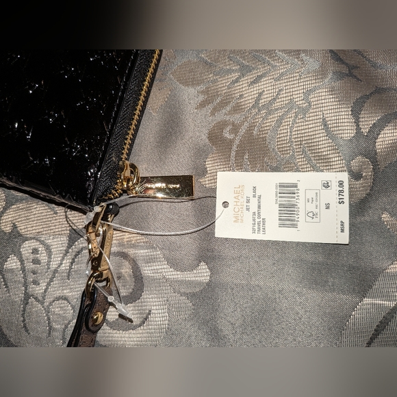 Michael Kors black patent wallet NWT - Picture 2 of 8